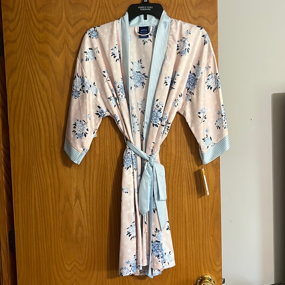 Apt 9 intimates robe